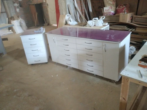 Fabrication des meubles dentaire 