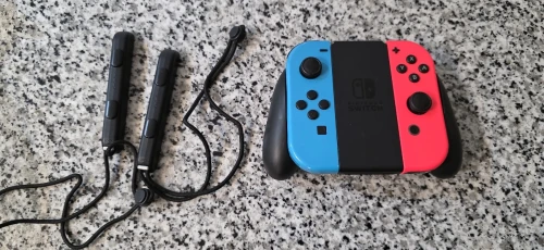 Nintendo switch avec 6 jeux et accessoires 