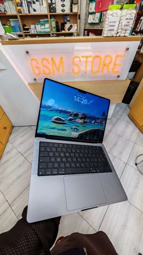Macbook Pro M3 (2023) 8/512G cycle 40