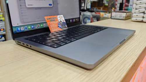 Macbook Pro M3 (2023) 8/512G cycle 40