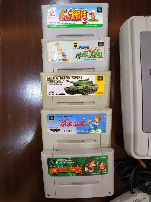 Nintendo Super Famicom avec 5 jeux