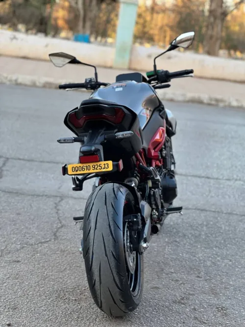 Kawasaki Z900 nv 2025