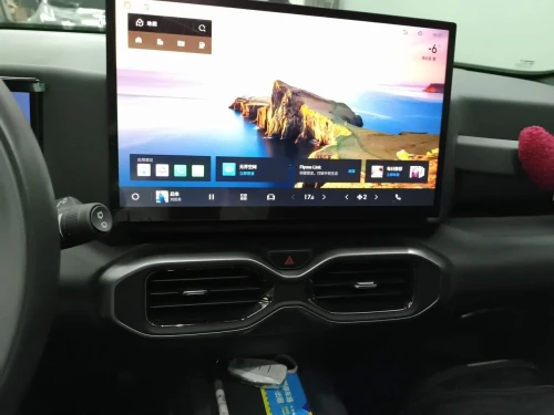 Geely Coolray 2025 