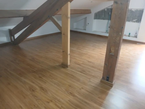  Pose de Parquet Stratifié Travail Propre & Professionnel 