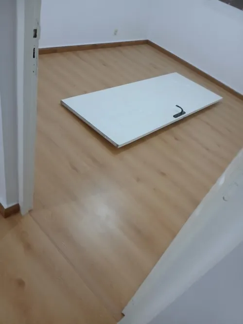  Pose de Parquet Stratifié Travail Propre & Professionnel 