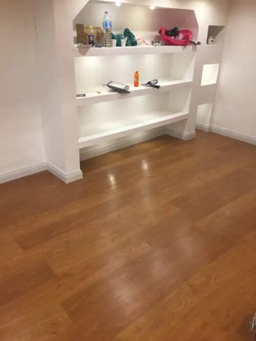  Pose de Parquet Stratifié Travail Propre & Professionnel 
