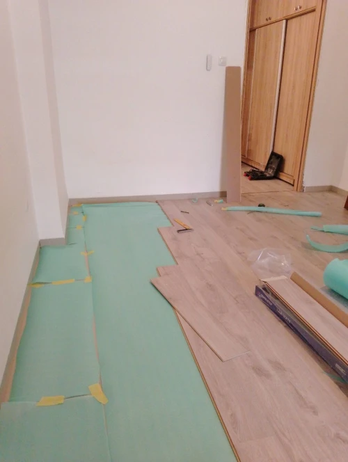 Poseur de parquet 
