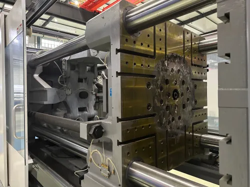  Machine Injection Plastique 600T