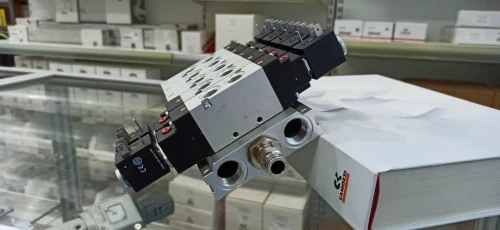 Distributeur- pneumatique -Vérin pneumatique-Raccord et électrovanne-vanne Filtre Régulateur camozzi