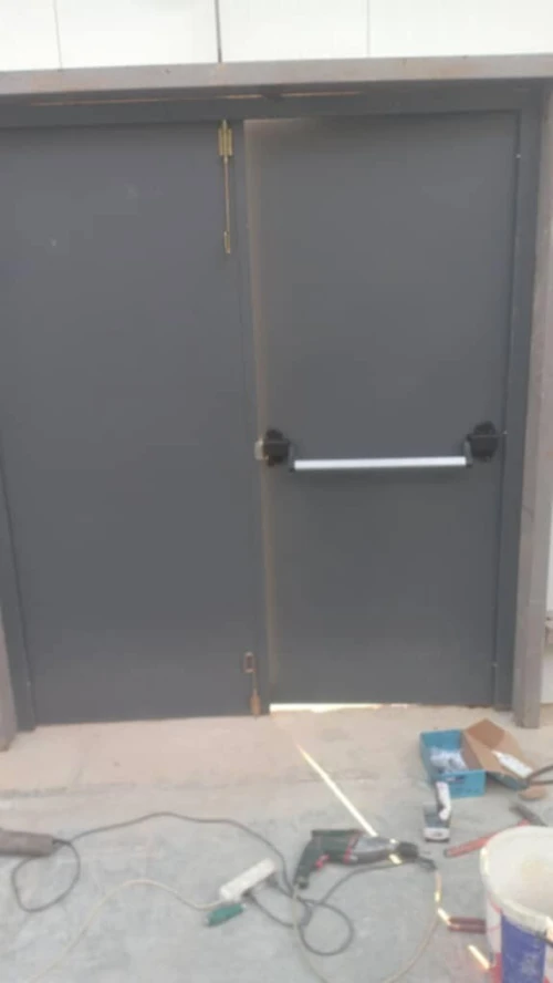 porte coupe-feu et porte de secours