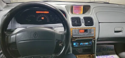 Renault Laguna 1 1995 Initiale paris