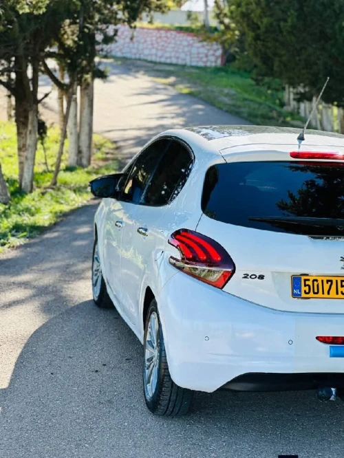 Peugeot 208 2015 Allure Facelift