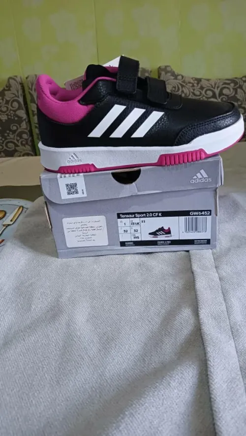 Lot de 20 paires ADIDAS pour enfant .original a vendre en gros....