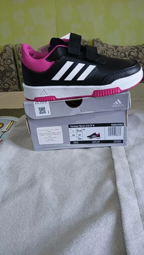 Lots de 20  paires :.ADIDAS enfant original à vendre en gros sulement....