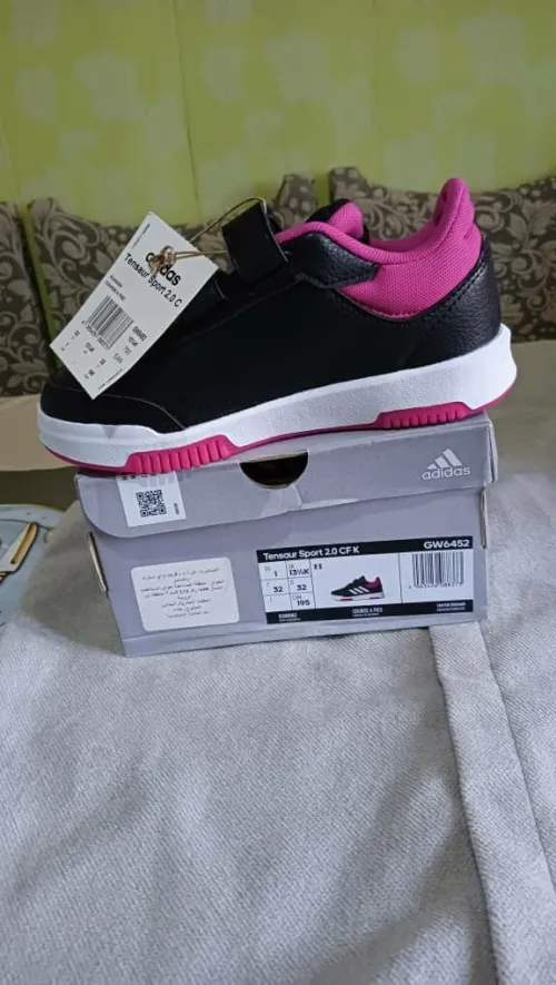 Lot de 20 paires ADIDAS pour enfant .original a vendre en gros....