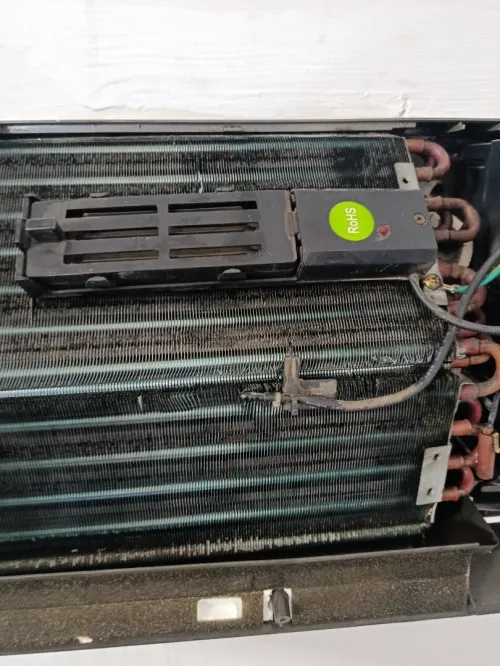Nettoyage et maintenance de systèmes de climatisation