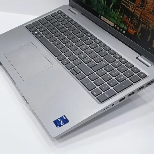 Dell latitude 5540 i7-1365U (13 éme)/ Ram 16G / SSD 512G / Iris Xe 8G VRam /écran 15.6 FHD