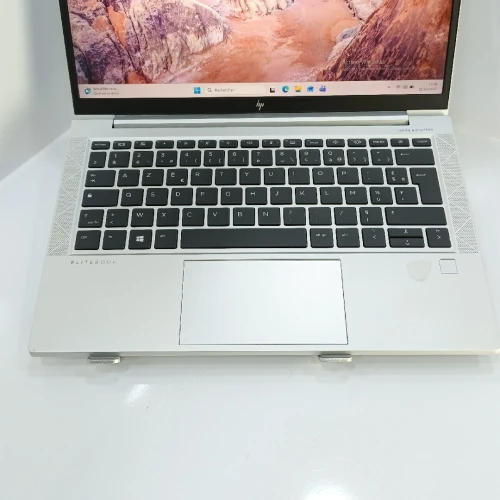 HP ELITEBOOK 830 G8 i5-1145G7 (11éme)/ RAM 16g / SSD 512 g / écran 13.3 FHD