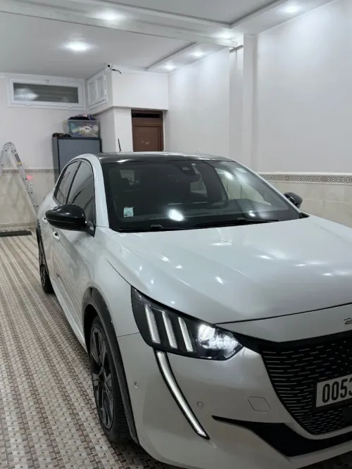 Peugeot 208 2021 GT