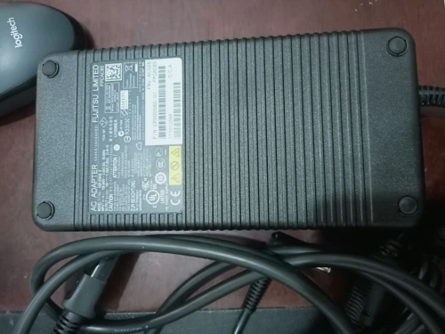 CHARGEUR POUR WORK STATION FUJITSU CELS H910 ORGINAL