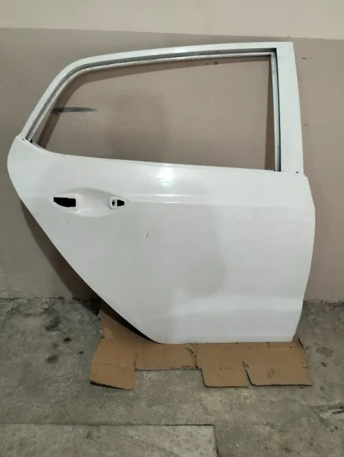 Porte d'origine grand i 10  blanche côté passager arrière 2019
