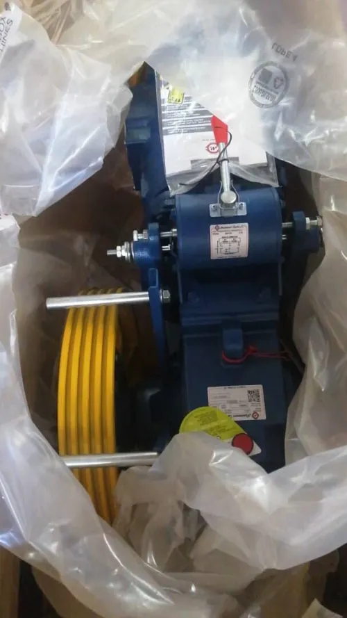 Moteur de traction ascenseur et monte charge