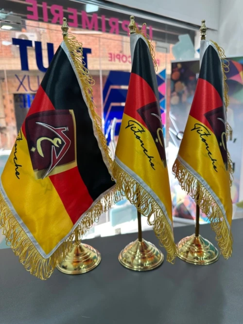 Drapeaux personnalisés avec logo ou dessin