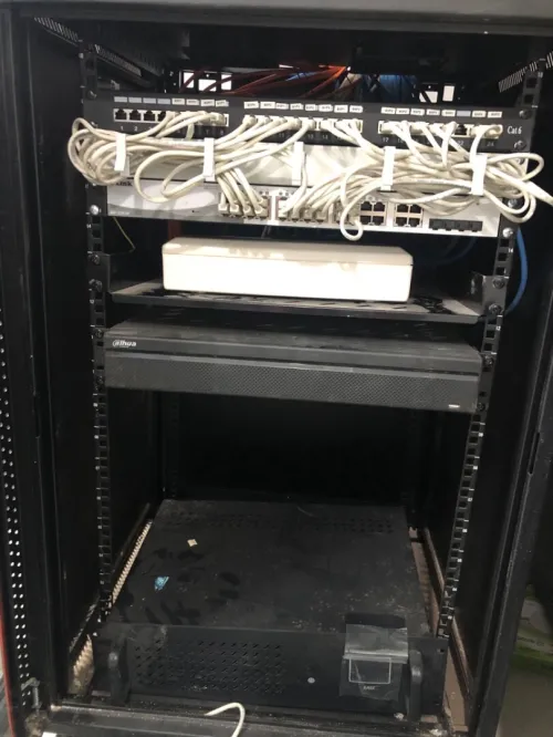 Électricien et installation du camera de surveillance 