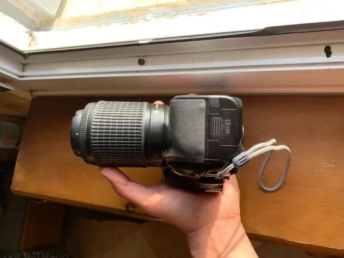 Nikon D3200 + عدسة 55-200mm بحالة ممتازة -  فرصة ما تتفوتش!