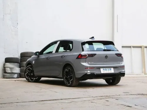 Volkswagen Golf 8 2025 R-Line