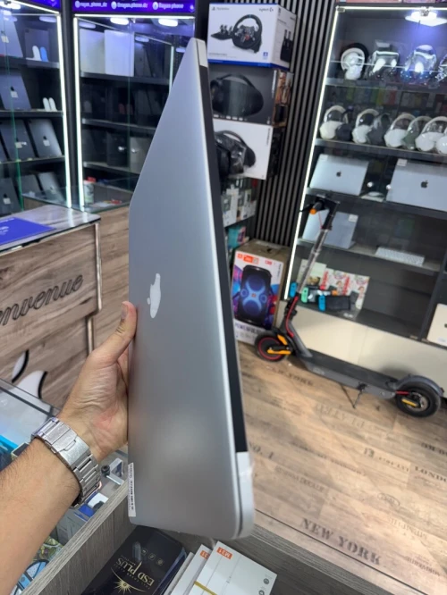MacBook Pro 2015 15" i7 16G 2TB SDD 