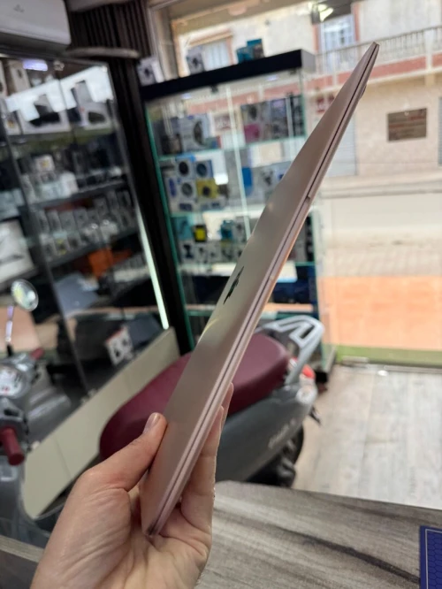 MacBook Air 2020 i5 8G 512G etat comme neuf