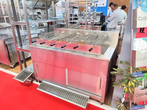 MATERIEL POUR LES GRANDES CUISINES .