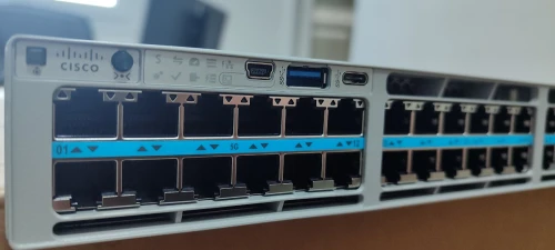 SWITCHES CISCO 9300X Professionnelle