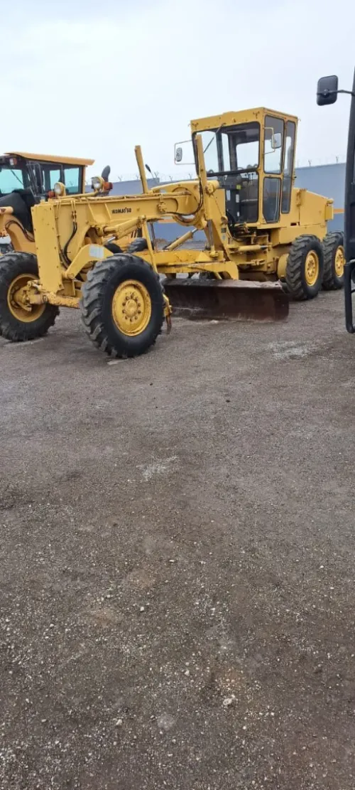 NIVELEUSE KOMATSU GD 661 2008