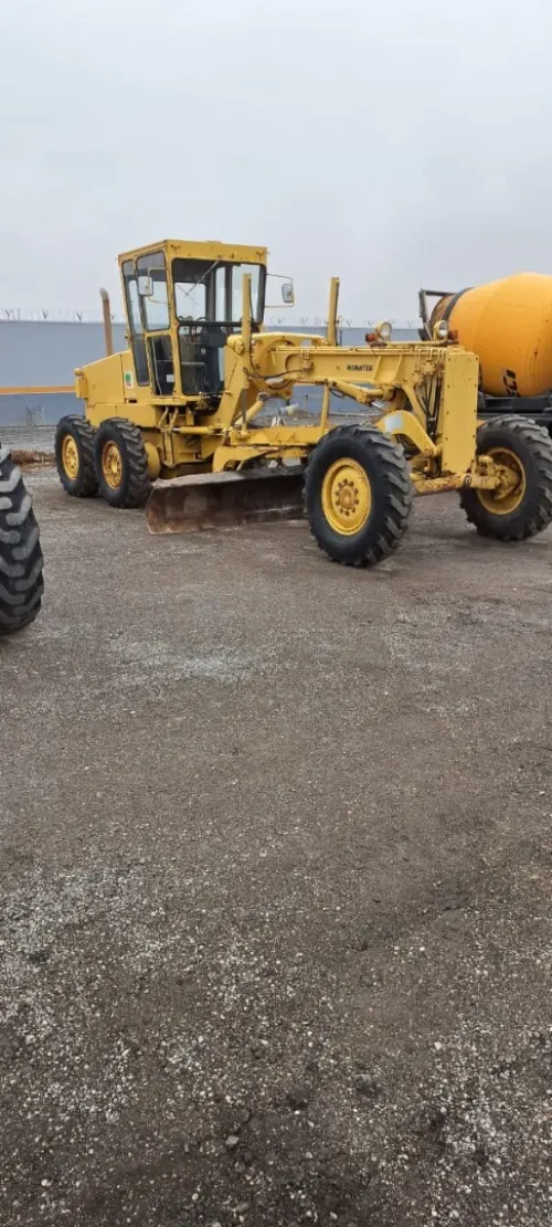 NIVELEUSE KOMATSU GD 661 2008