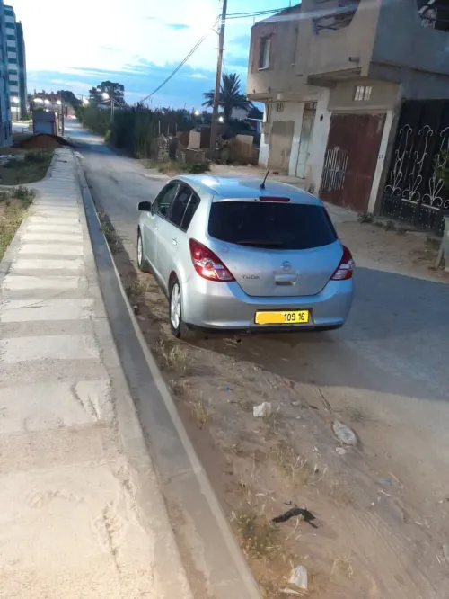 Nissan Tiida 5 portes 2009 Tiida 5 portes
