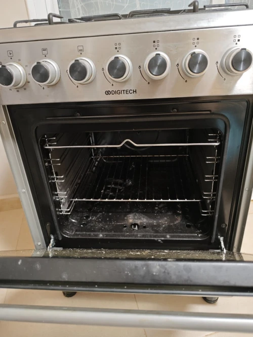Cuisinière DIGITECH en très bon état - très peu utilisé (comme NEUF) -