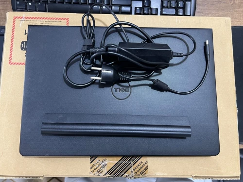 Dell Inspiron 15 (État Neuf 10/10) - Full Pack avec Boîte et son chargeur original