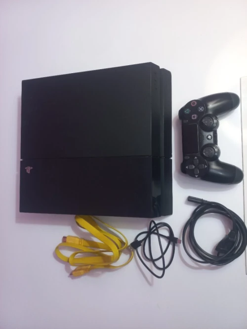 للبيع ps4 fat flacher 500g v12.50 avec manette original
