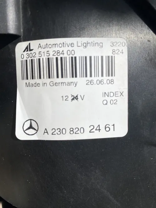 طاقم فوانيس امامية (يمين +يسار) مرسيدس cls اصلي المانية خاص بسيارة : mercedes-benz CLS-class(C219)