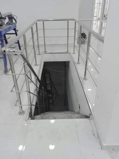 Cabine de douches italien sur mesure  rampe escalier inox 