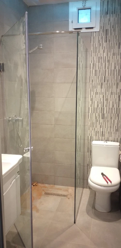 Cabine de douches italien sur mesure  rampe escalier inox 