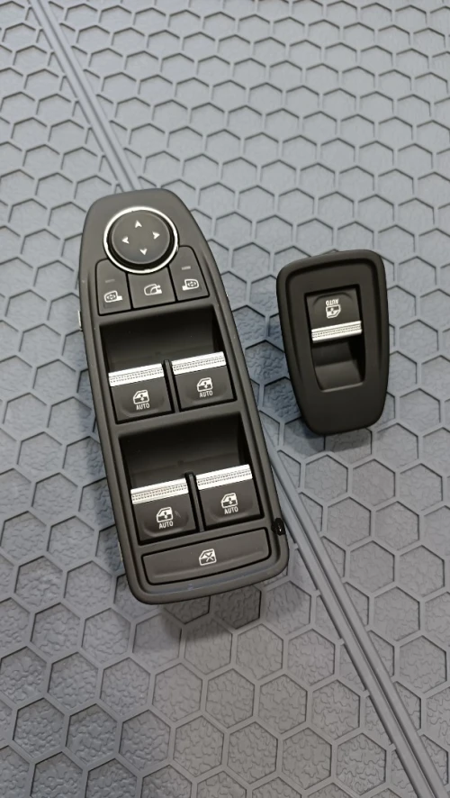 Bouton De Lève Vitre D'origine CLIO 5 CAPTUR II