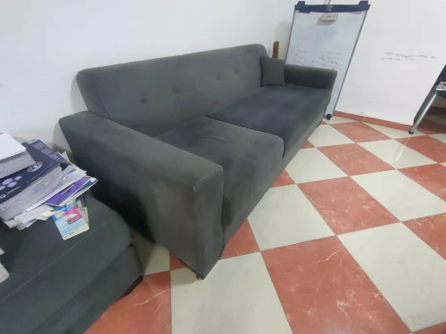 Table de réunion + 5 chaise en sky + 2fauteuils avec un pouf