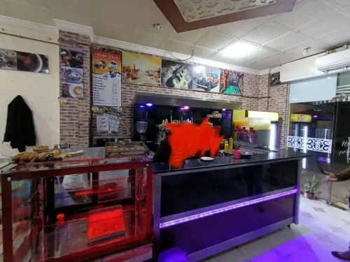 Comptoir a café complet  plus frigo pâtisserie 
