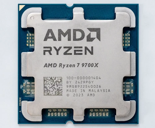 RYZEN 7 9700X (3.8 GHz / 5.5 GHz)