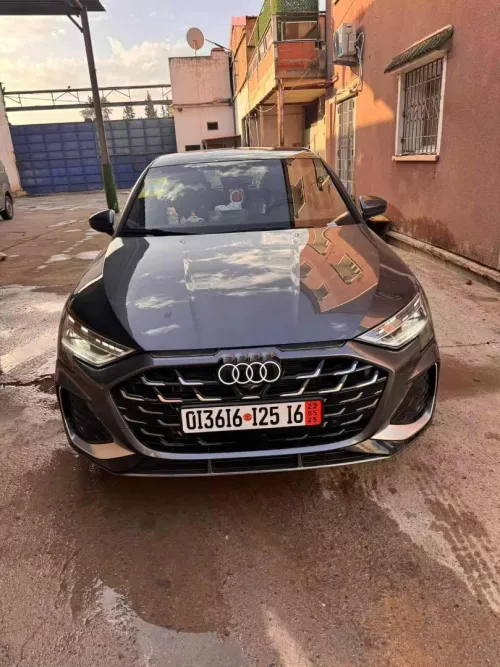 Audi A3 2025 Longe mort