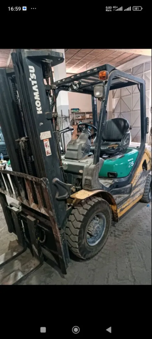 Komatsu 2.5T 2011