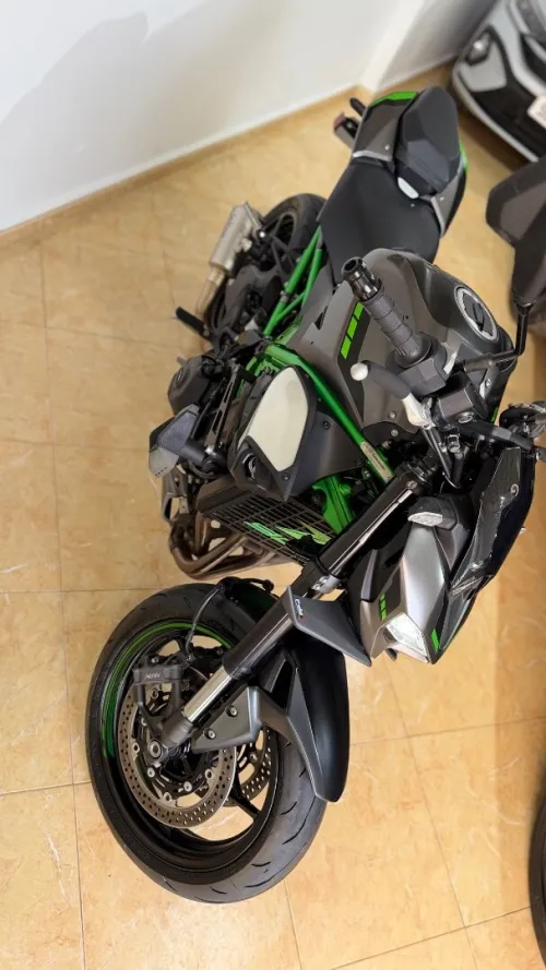 Kawasaki Z900 Z 900 2025